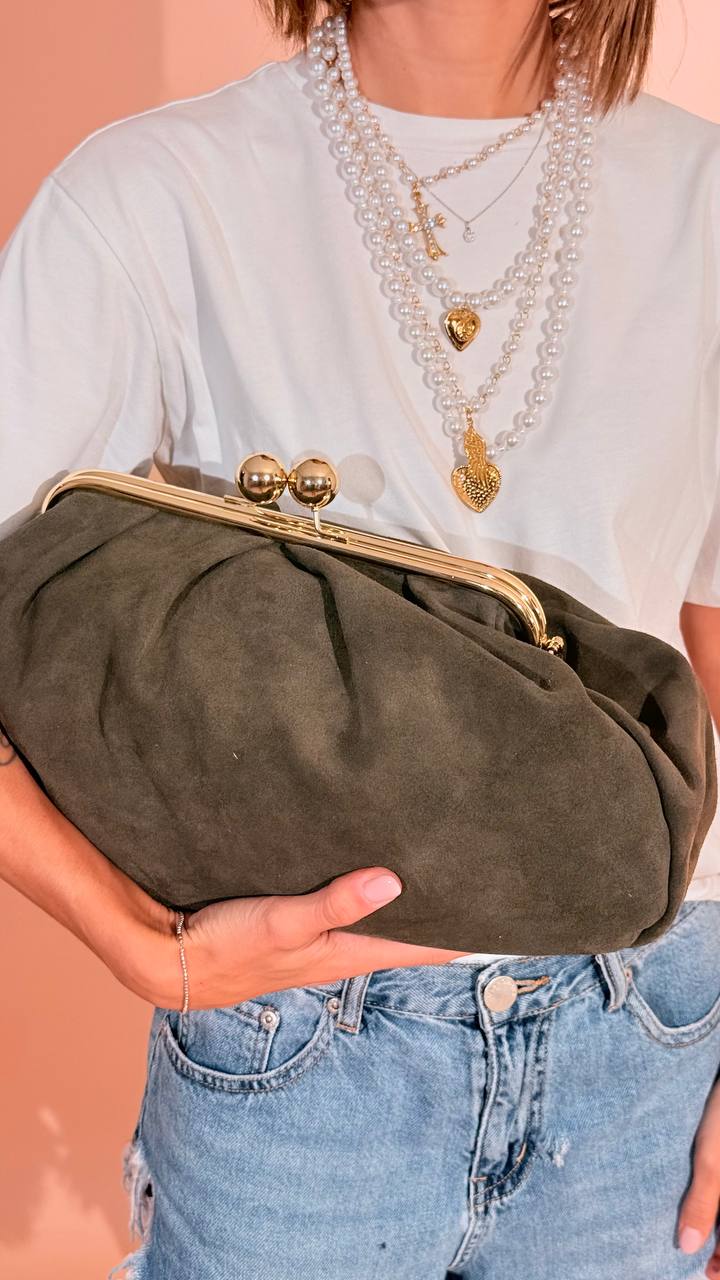 LEVA clutch con chiusura oro effeto camoscio CLUTCH01 VERDE 