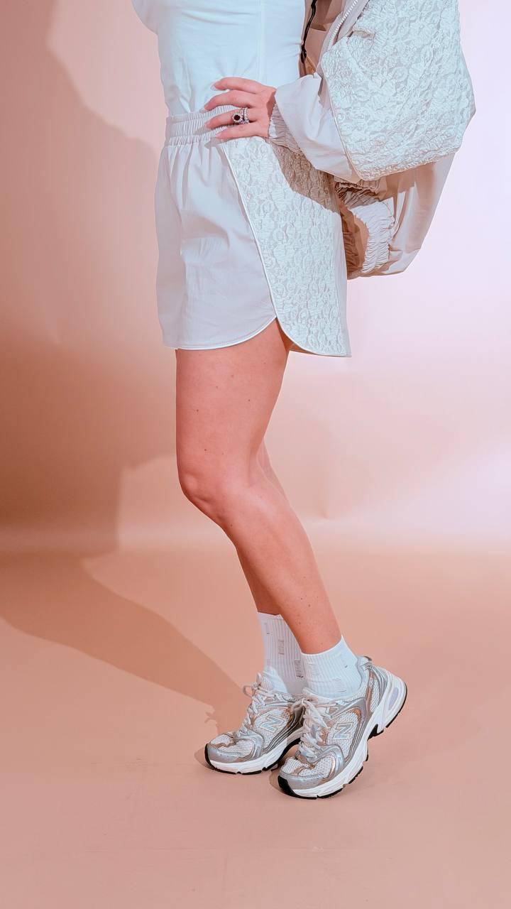 HAVE ONE Short con dettaglio pizzo PMA-Q408 SABBIA 