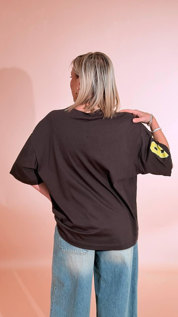 MOTEL T-shirt numero 84 26M4337 CIOCCOLATO 