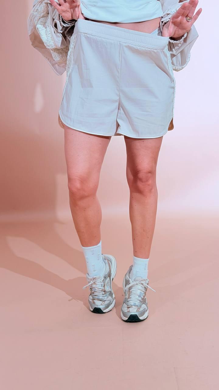 HAVE ONE Short con dettaglio pizzo PMA-Q408 SABBIA 